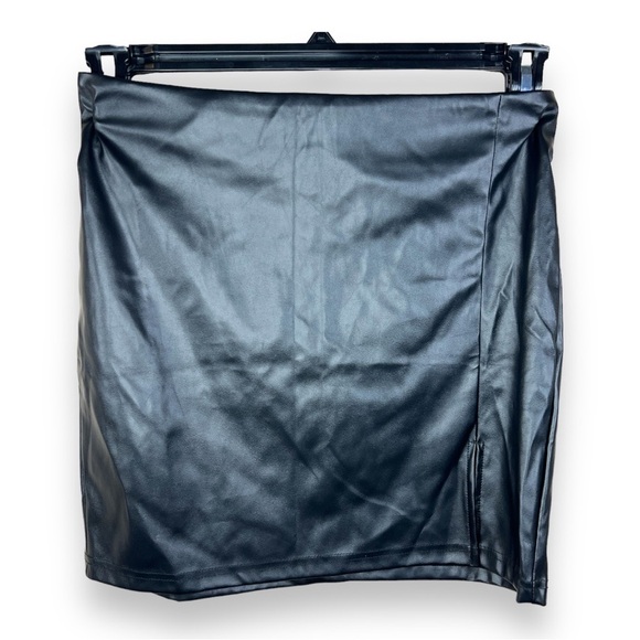 Size 6 Shein Black Faux Leather Mini Skirt Goth Retro Vegan - Picture 1 of 6